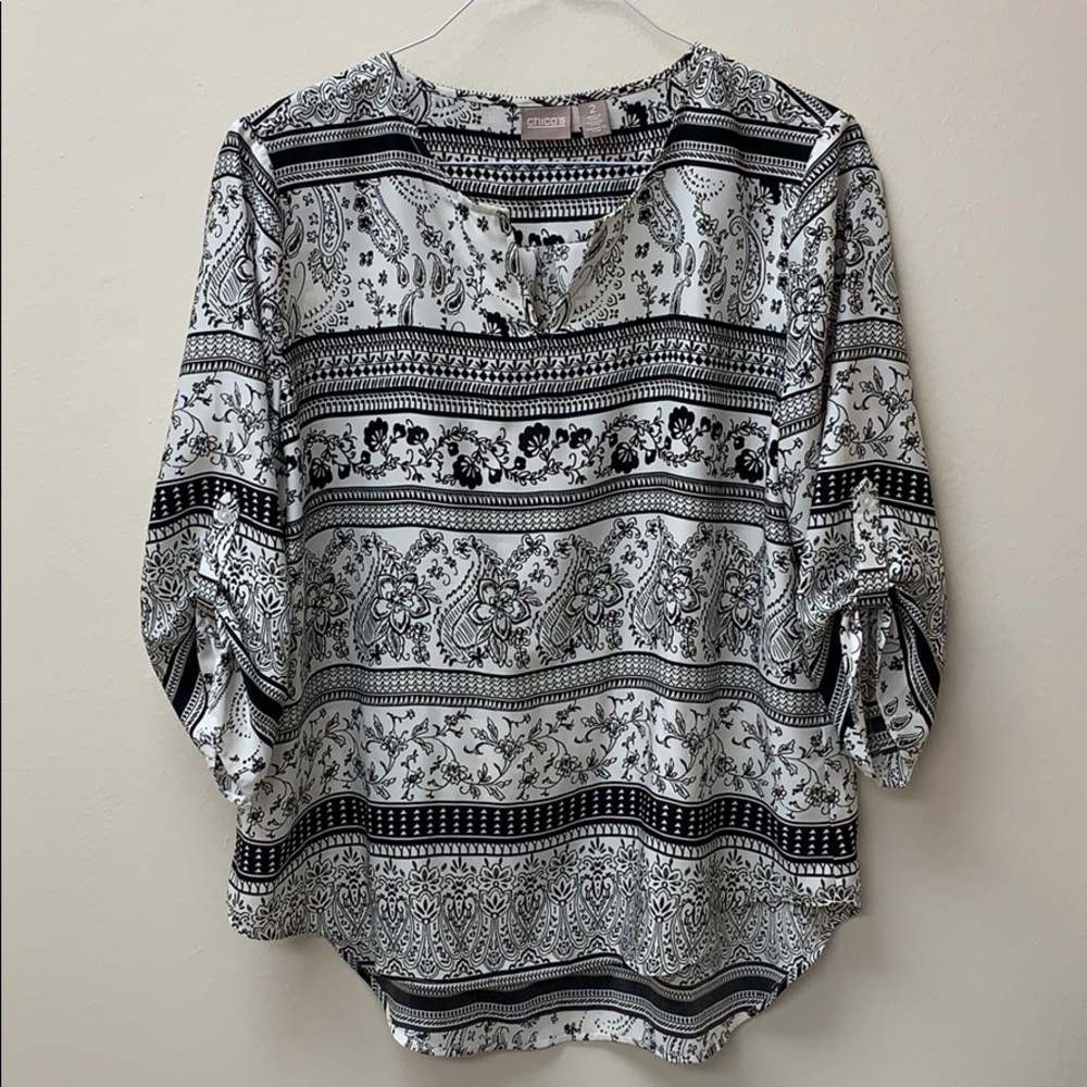 Chico’s top in black and white Sz 2